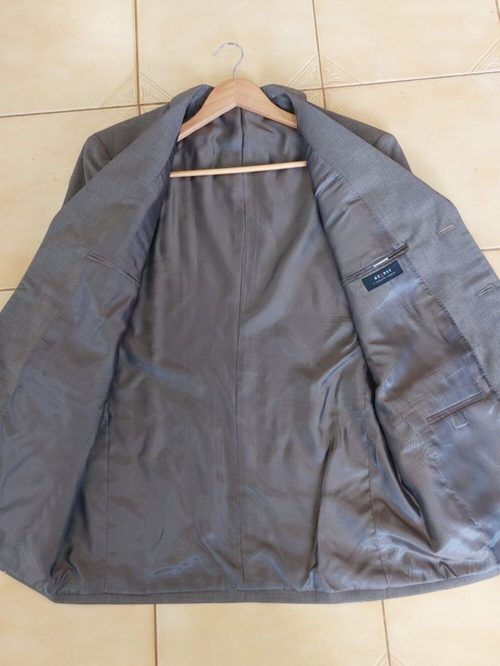 Axcess Men's Suit - Picture 2 of 3